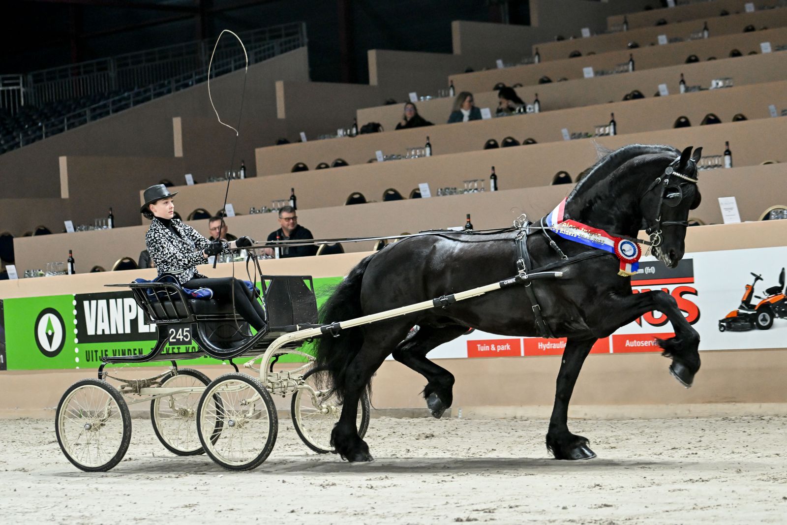 Rommert 498 met Lieke Lueks, winnaar Young Riders